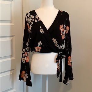 Dance&Marvwl Cropped V-Neck Top